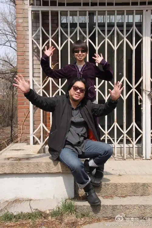 高晓松妹妹晒儿时照兄妹如今身材差别大组图3