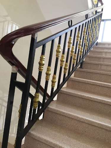 私人定制铁艺楼梯厂家沙比利木扶手铁艺楼梯室内家用欧式铁艺楼梯