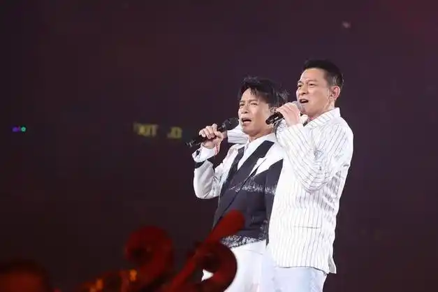 刘德华现身红馆倾诉5年前失误我还是很害怕弯腰鞠躬让人心疼