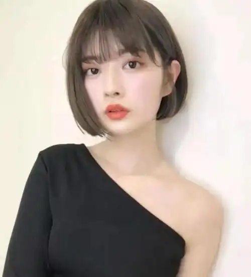 大圆脸适合什么刘海(9款女生大脸圆脸适合的发型)