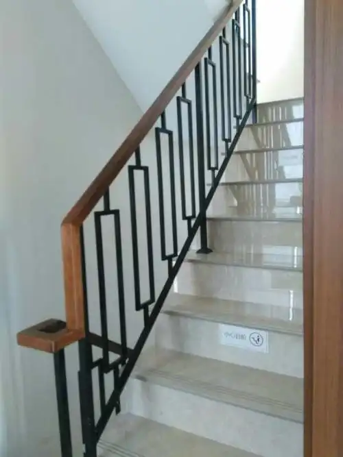 简约款别墅铁艺楼梯护栏ebs339厂家直销热镀锌铁楼梯长期出口欧美