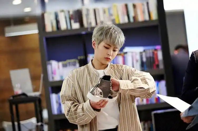 金珉锡的银发就是yyds