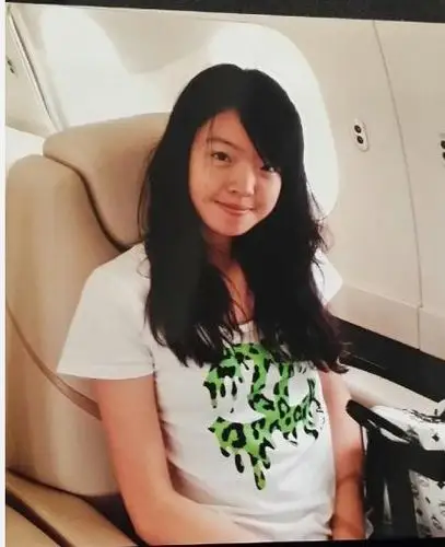 王中磊女儿私照曝光外貌清纯长腿惹眼