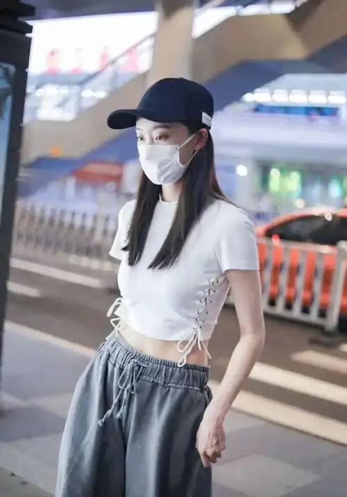 有一种简简单单的穿搭叫做张小斐风|牛仔裤|白衬衫|贾玲|西服套装