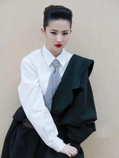 刘亦菲2012年时装杂志,你觉得好看吗?