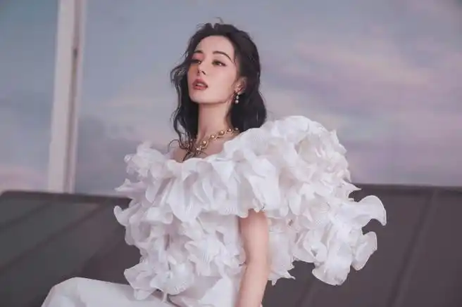 如此空灵又梦幻.时代美人迪丽热巴