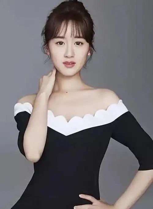 美艳俏皮肤白貌美的素颜女神袁冰妍