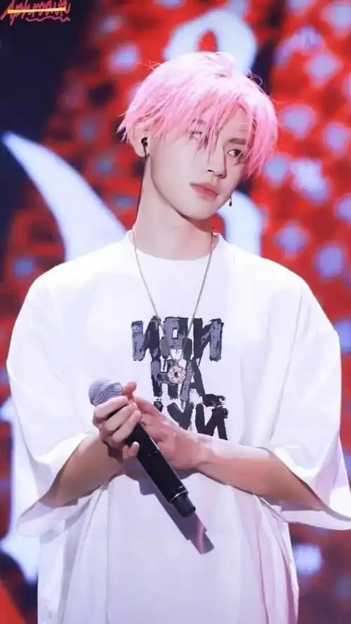 2022最新小鬼王琳凯壁纸高清图片 时尚帅气个性写真锁屏_明星手机壁纸