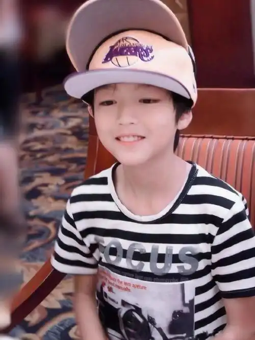 看看三小只小时候的照片