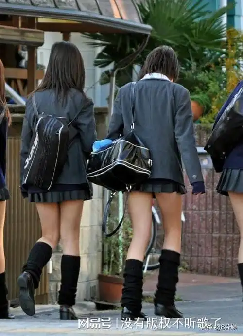 "三角运动裤"事件愈演愈烈,徐娇发声质问日本导演,评论区沦陷|校服