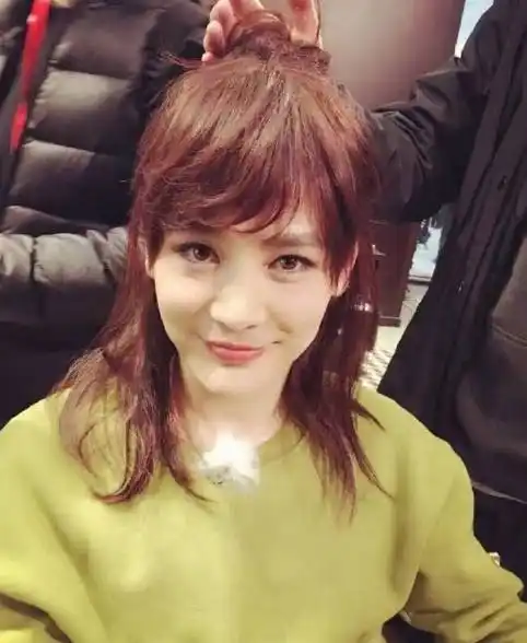 最美女装奖就一定是孙坚的啦,说是已经出道多年的韩国女星或者女主播