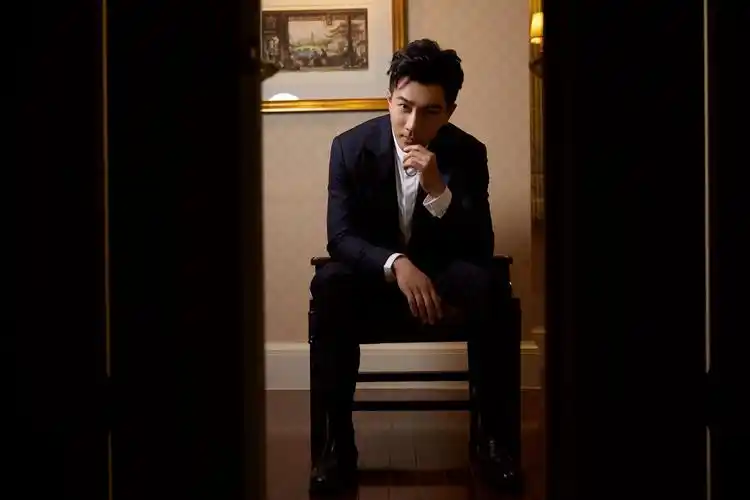 杨幂老公刘恺威又帅了,沉稳霸气完全熟男一枚