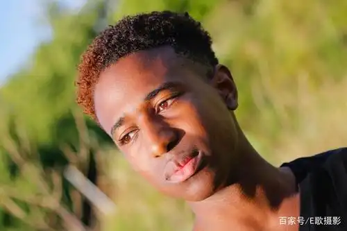 《皮肤黝黑的男青年》智多星-协助拍摄