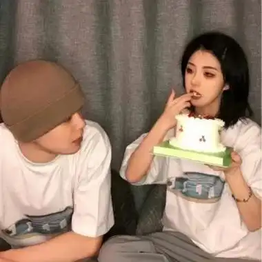 情侣头像一人一张一对接(精选12张)