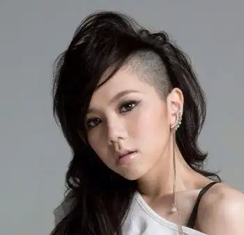 女生推两鬓的发型 女生两鬓推掉的发型