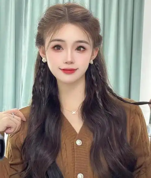 不要再披头散发了,今年流行这3种"编发",洋气减龄还显脸小