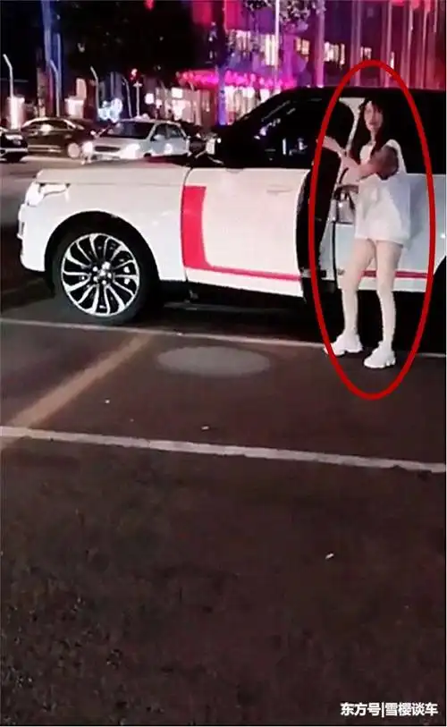夜晚偶遇177万路虎揽胜,看到车主那双腿时,不禁令网友心动!