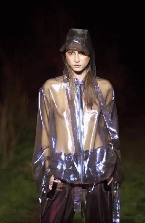 不穿内衣走秀,我只服半透明 真空的她们!