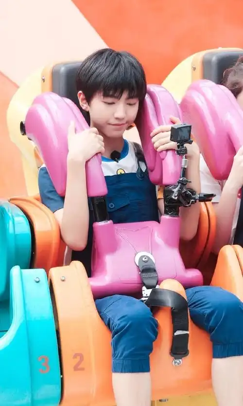 tfboys王俊凯绝对是最佳男友,王三岁太可爱了!