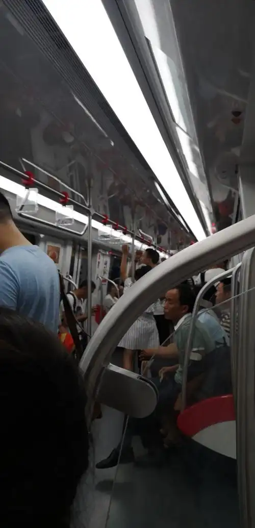 坐地铁拍的照片