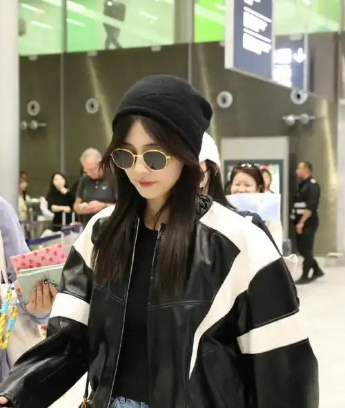 等待的人先享受巴黎的风,白鹿到达戴高乐机场,开启巴黎时装周之旅