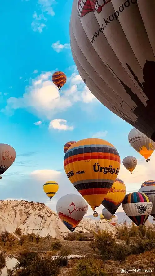 浪漫热气球主题壁纸