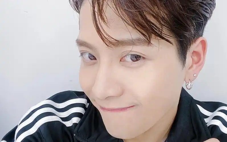 【王嘉尔】今天是摄影嘉和甜度满分的撒娇森尼