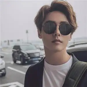 马天宇qq头像最帅大长腿走路带风戴眼镜太酷了