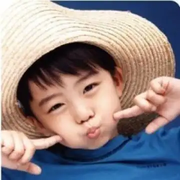 超级会卖萌的乖小孩,男生头像图片-回车桌面