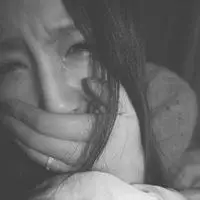 绝望女人哭的图片大全点击鼠标右键下载