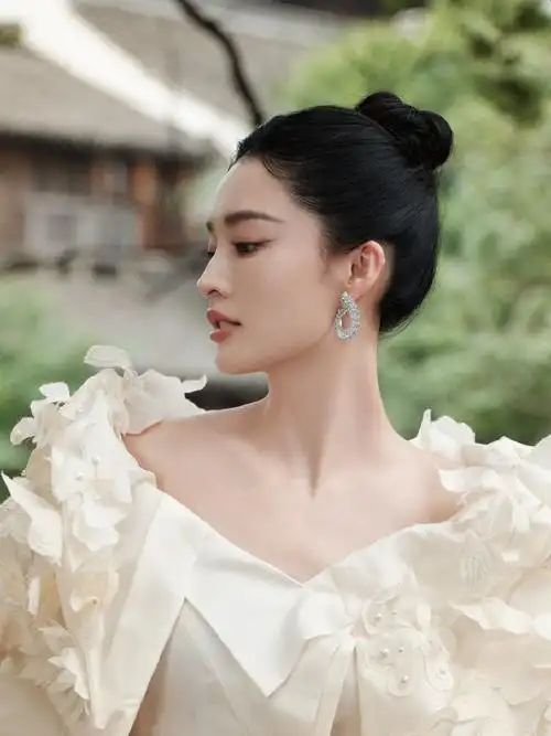 李沁  ×  madame figaro