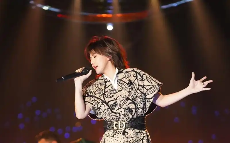 「孙燕姿」江苏卫视跨年 《神奇》 《跳舞的梵谷》 《遇见》 《第一天