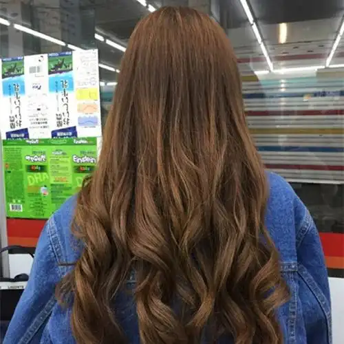 像这样将发尾烫成这种大卷发也超不错呢,显发量饱满又能增强气质与