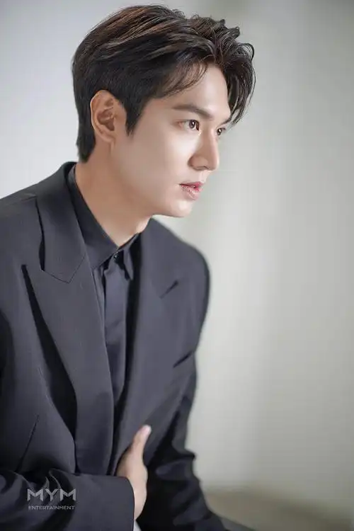 《永远的君主》李敏镐写真拍摄花絮公开 神仙颜值引惊叹:气质太绝!