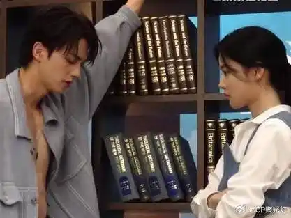 金裕贞看宋江腹肌害羞 我在现场估计会笑的嘴角到耳朵了|金裕贞|宋江