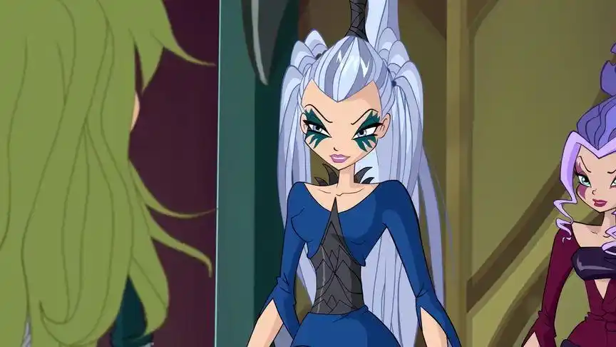 《魔法俏佳人》冰后看到传奇之书很厉害就想骗走瑟琳娜的书