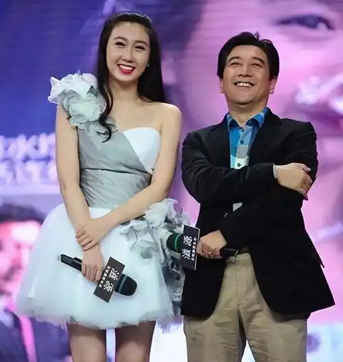 娇妻,如今妻女却成闺蜜|央视|王君|杨迪|记者|水亦诗|战争法_网易订阅