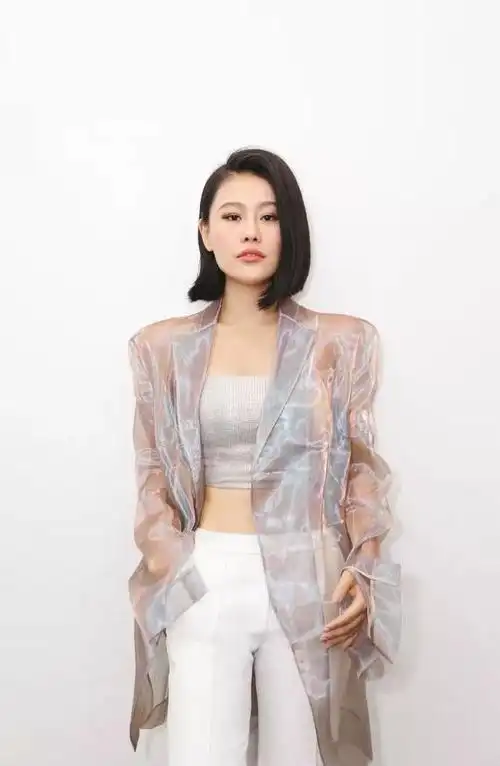 袁娅维开唱前三小时宣布取消演唱会,歌迷傻眼喊退钱