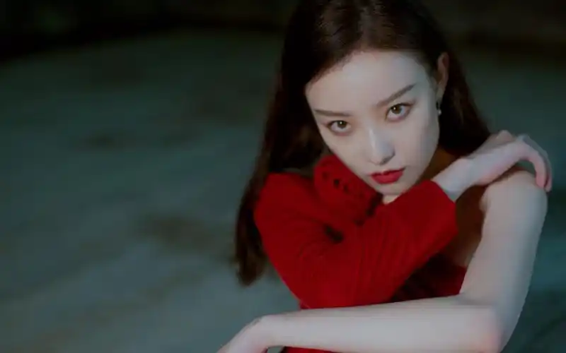 倪妮冷艳迷人写真桌面壁纸