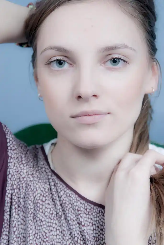 白种人的年轻美女,白种人的年轻美女画像在工作室