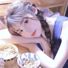 歪头女生头像crins网图