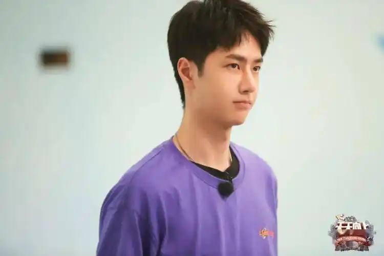 今日不心动挑战之王一博发型篇