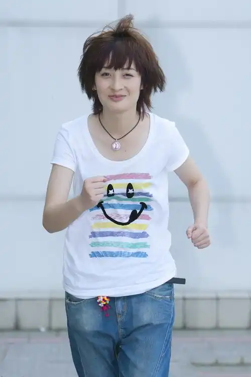 快乐女声出道,一首《狮子座》火了好一段时间