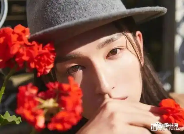 他留着长发比女孩子还美被称网红美男