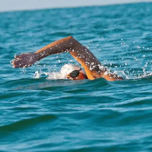 提高自由泳速度完整诀窍从头到脚解析