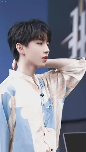 王俊凯的绝美下颚线合集图 帅气与可爱并存的小俊绝了