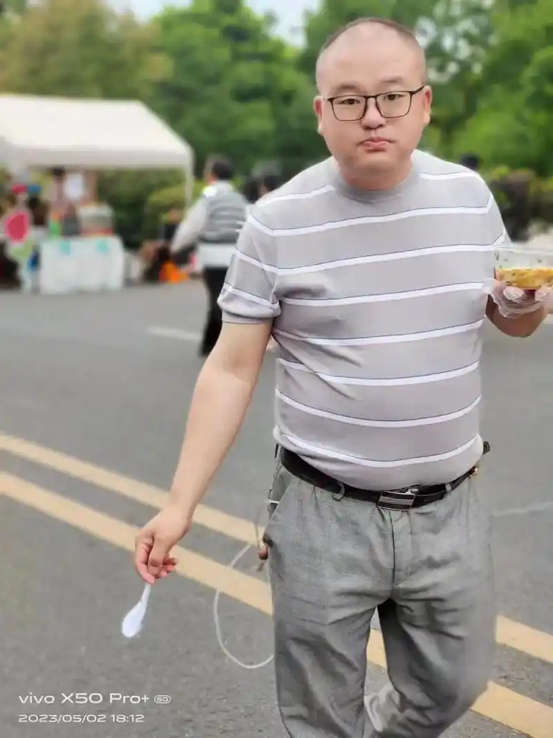 祝大家五一节快乐 秃顶的中年大叔,陪伴相伴一生的中年少女, - 抖音