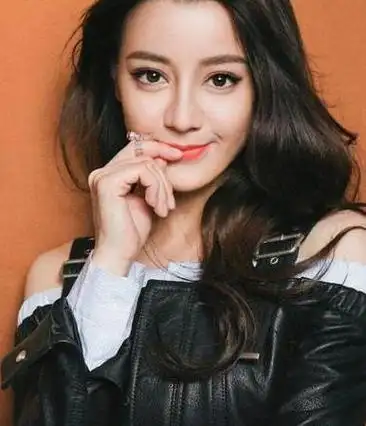 2,有哪些好看的女明星的卷发造型