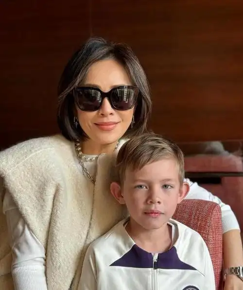 刘嘉玲晒混血宝宝照!对方家族显赫,惊现香港"贵族血统"