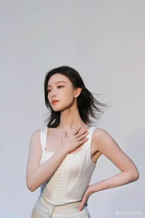 倪妮玫瑰转场大片,每一套衣服的风格都被狠狠拿捏住,太好看了